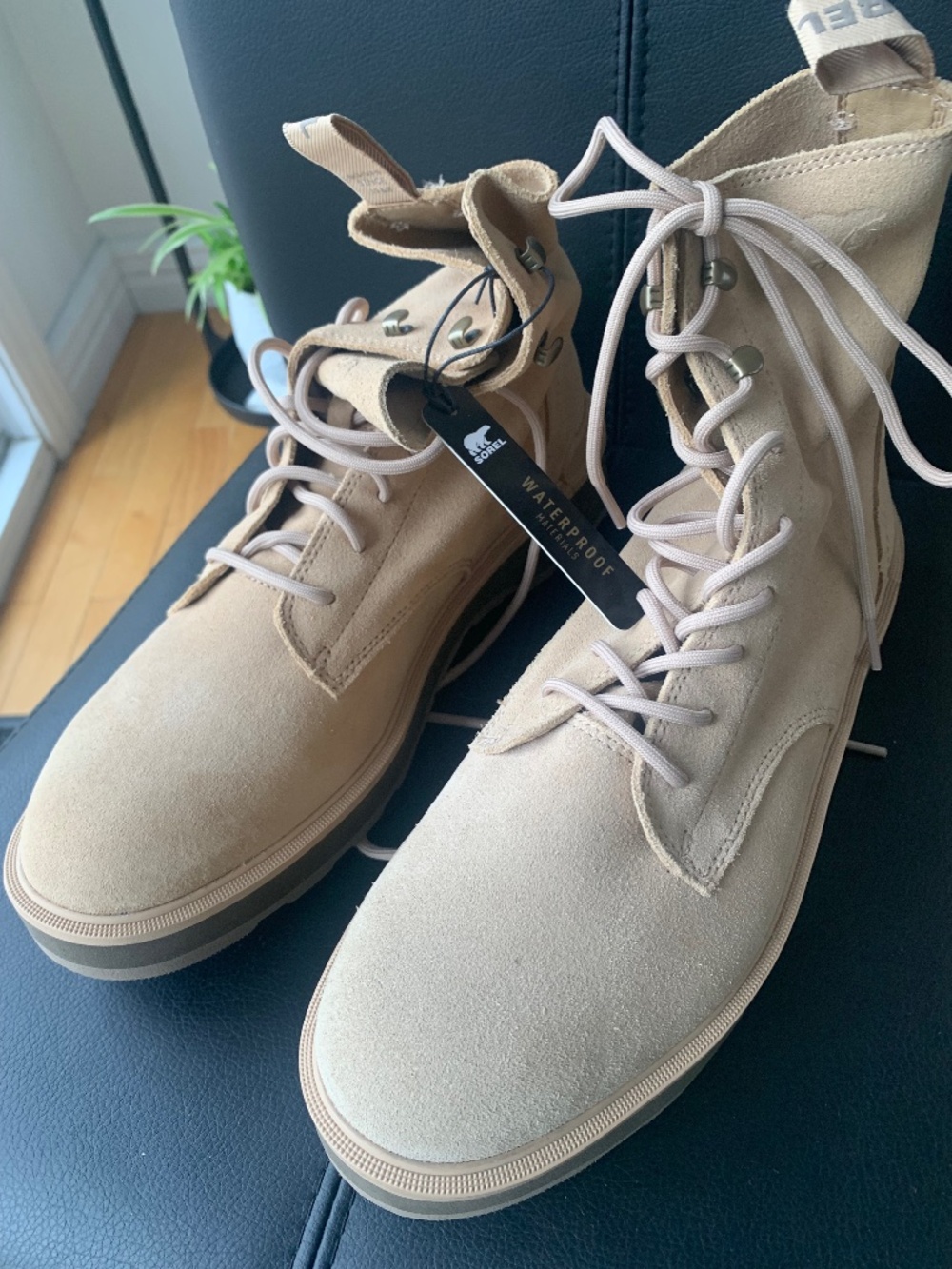 NWT Sorel waterproof suede boots 9.5